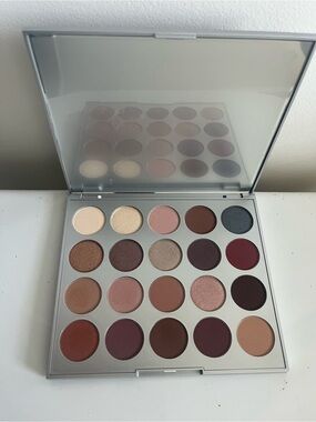 Bellame Neutral Matte & Shimmer Eyeshadow Palette - 20 Warm Shades